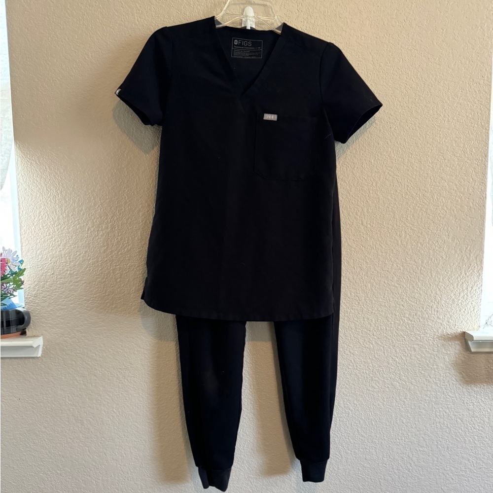 Figs Black Scrub Set